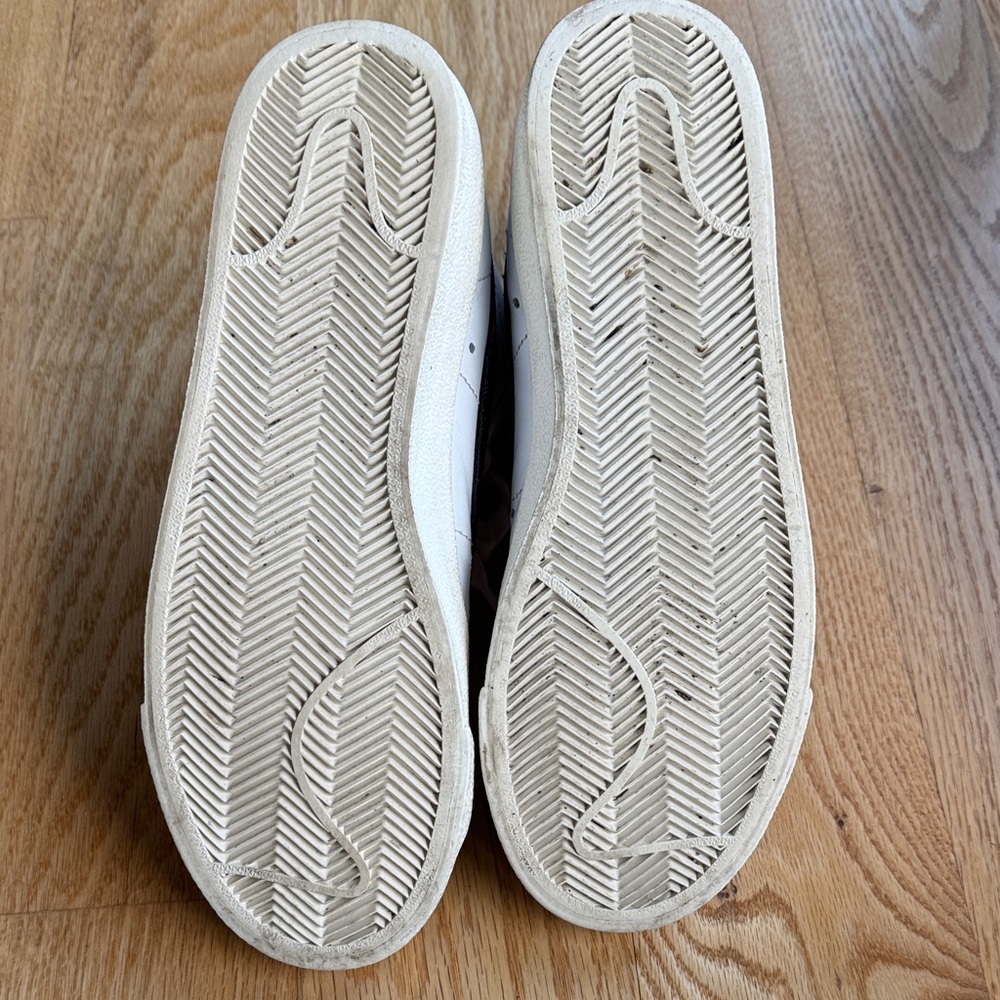 Nike White Sneakers with Black Accents - Picture 3 of 4